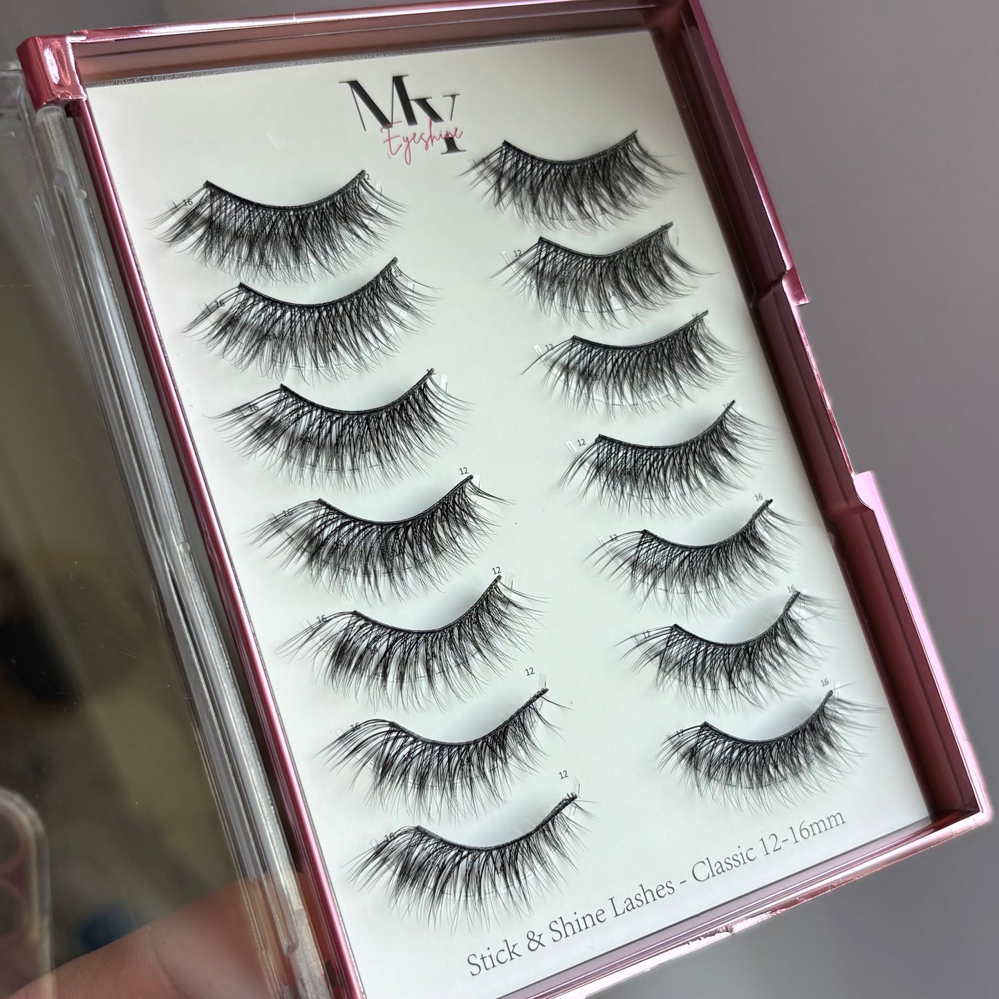 Stick & shine self adhesive lashes