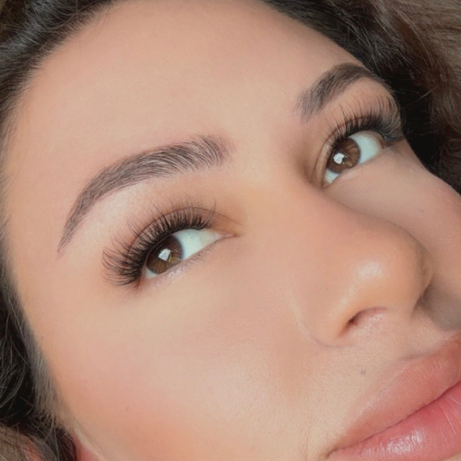 Stick & shine self adhesive lashes