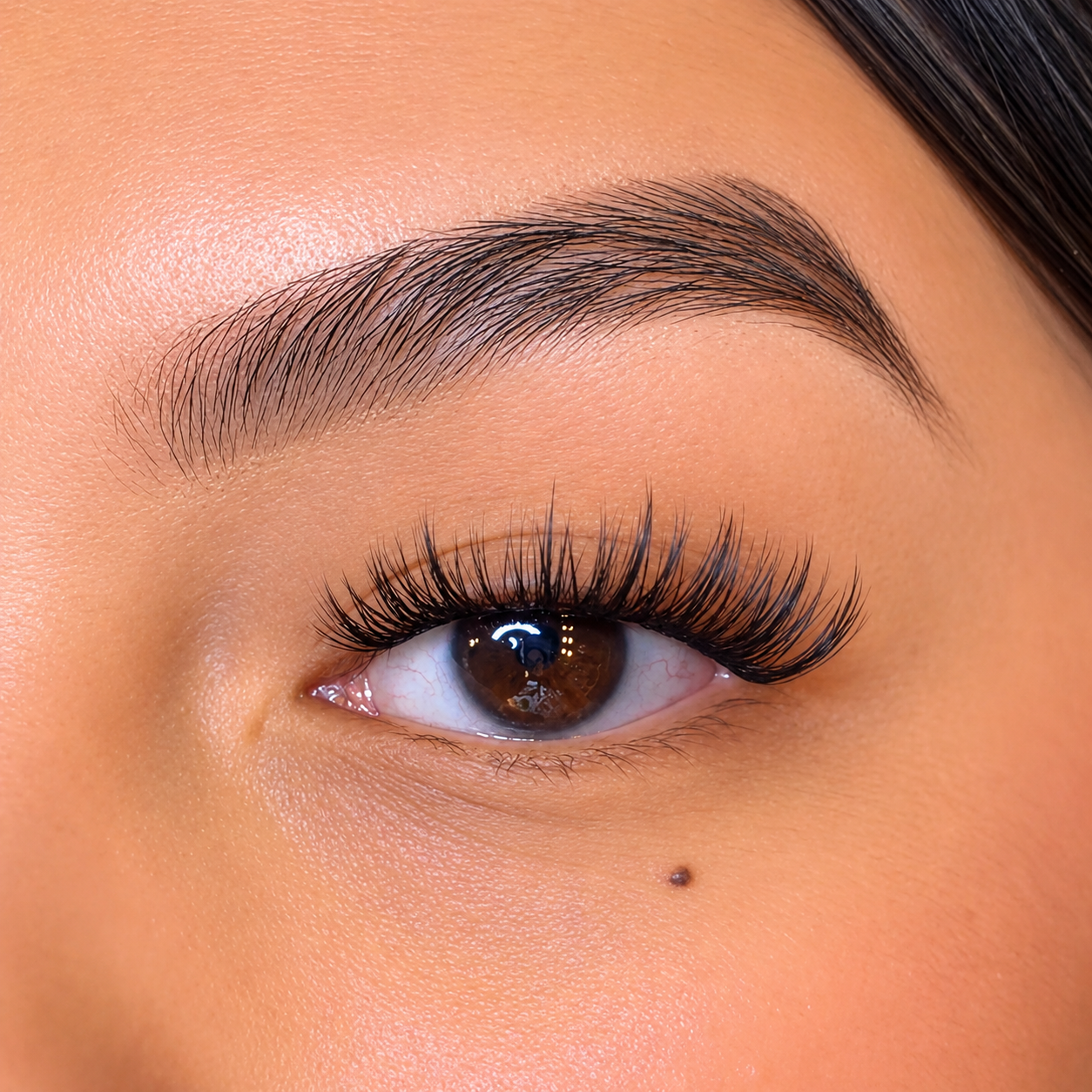 SELF ADHESIVE under lash